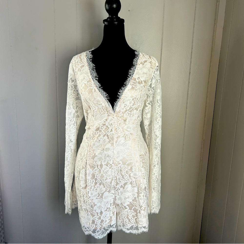 Lulu’s White Lace Bridal Romper With Long Sleeves and Plunging Neckline Size XL